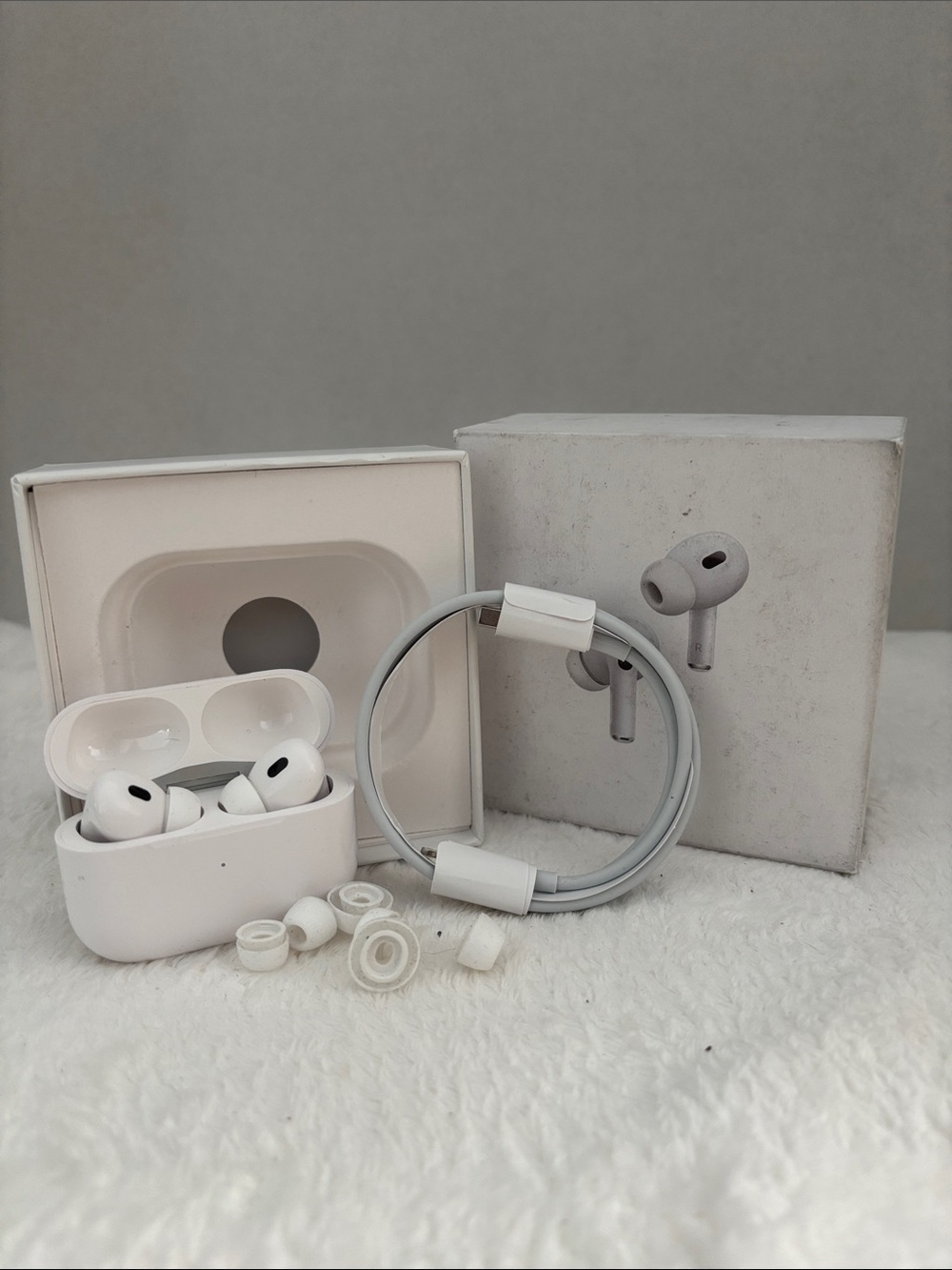 Wireless Earbuds with Charging Case and Cable - White